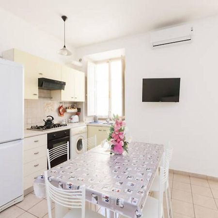 65sqm 2 bedroom, 1 Private bathroom شقة in الفاتيكان روما الغرفة الصورة